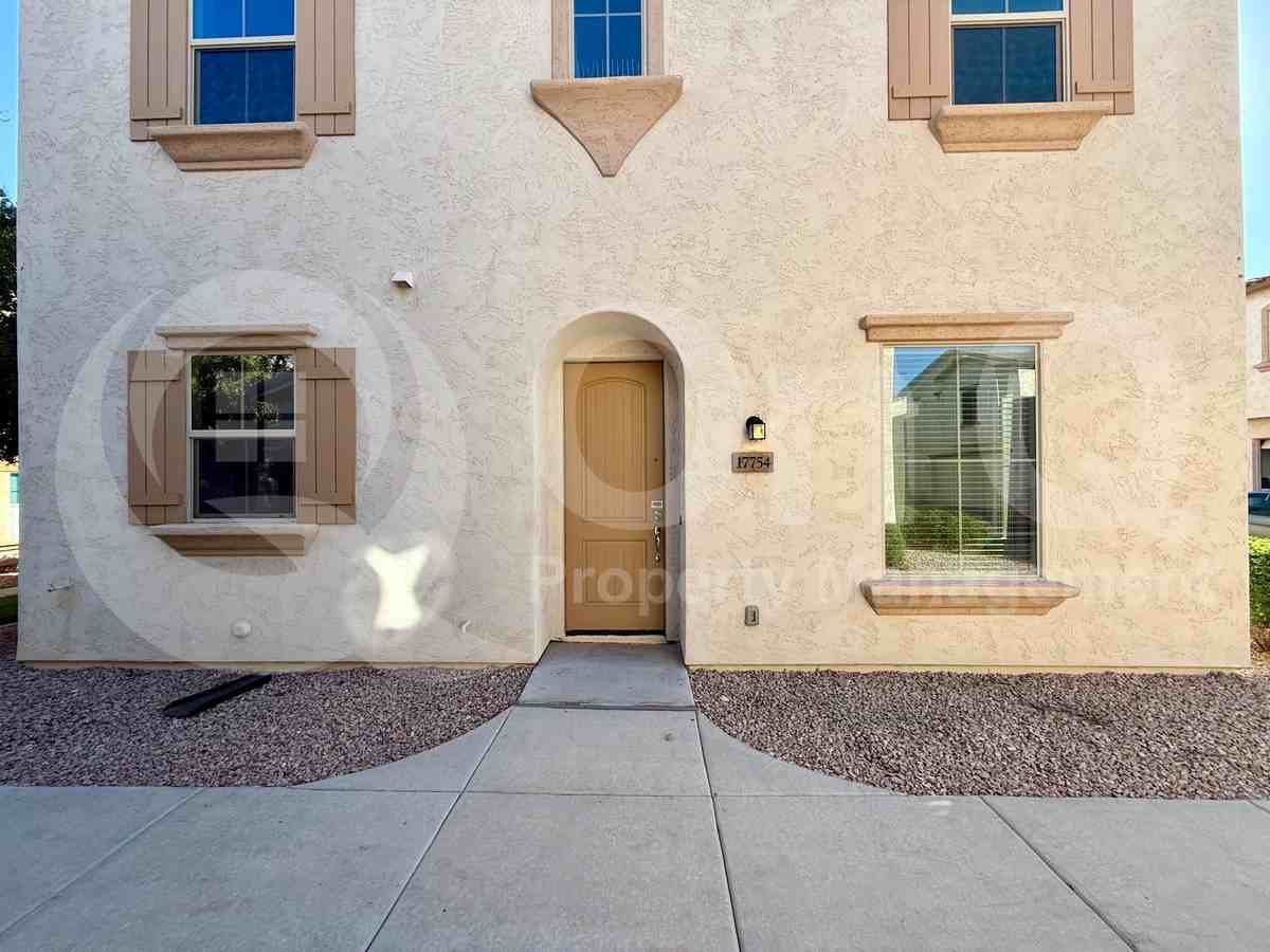 17754 W Banff Ln - Photo 2 of 24