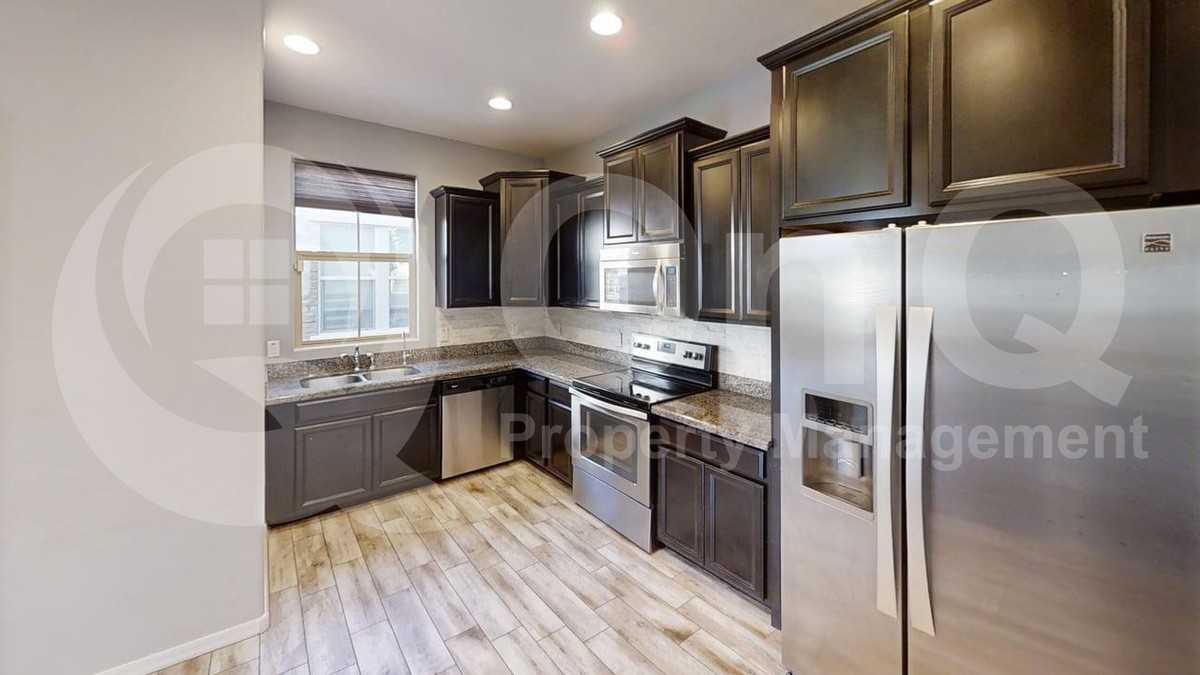 17754 W Banff Ln - Photo 3 of 24