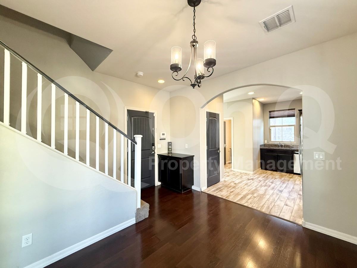 17754 W Banff Ln - Photo 5 of 24