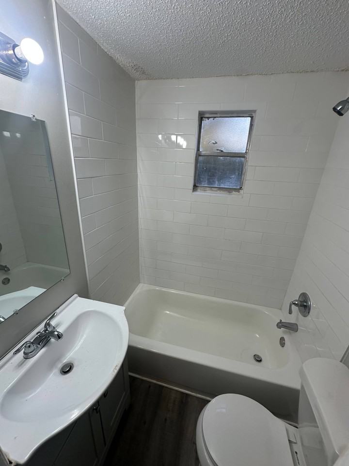 2911 E 33rd Ave #A - Photo 6 of 19