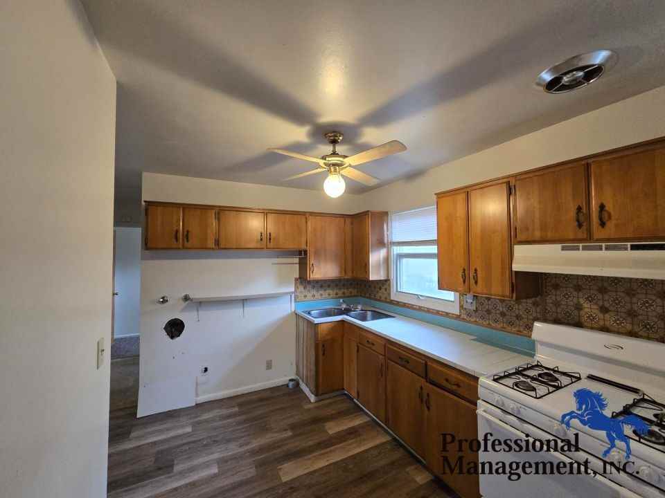 43 Adams St - Photo 4 of 8