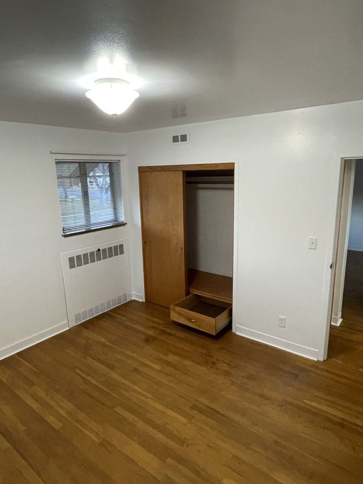 421 5th St W - Photo 5 of 6