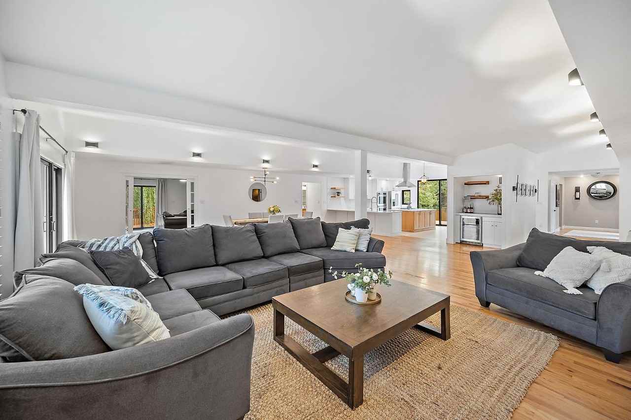 110 Vine St - Photo 4 of 50