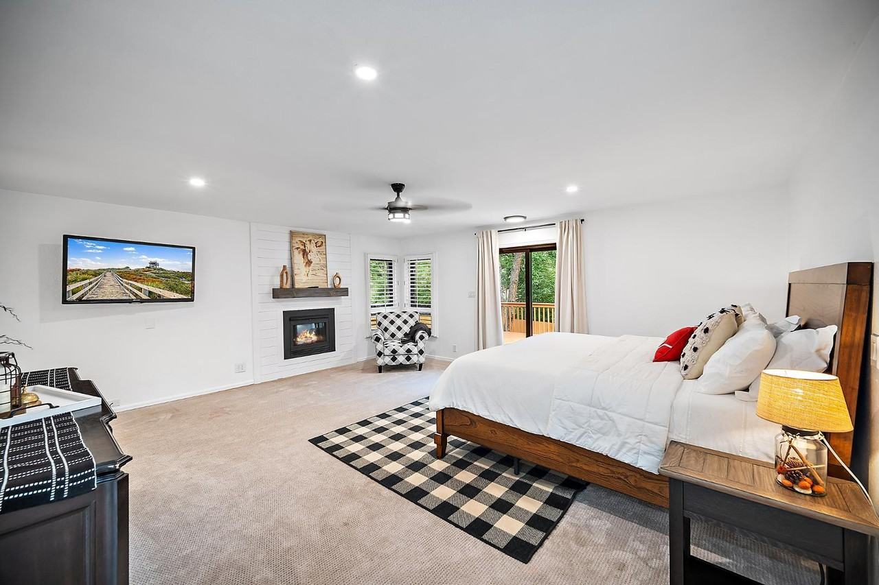 110 Vine St - Photo 5 of 50