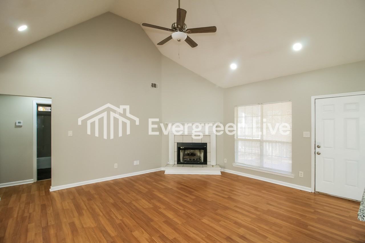 365 Wynbrook Dr - Photo 3 of 15