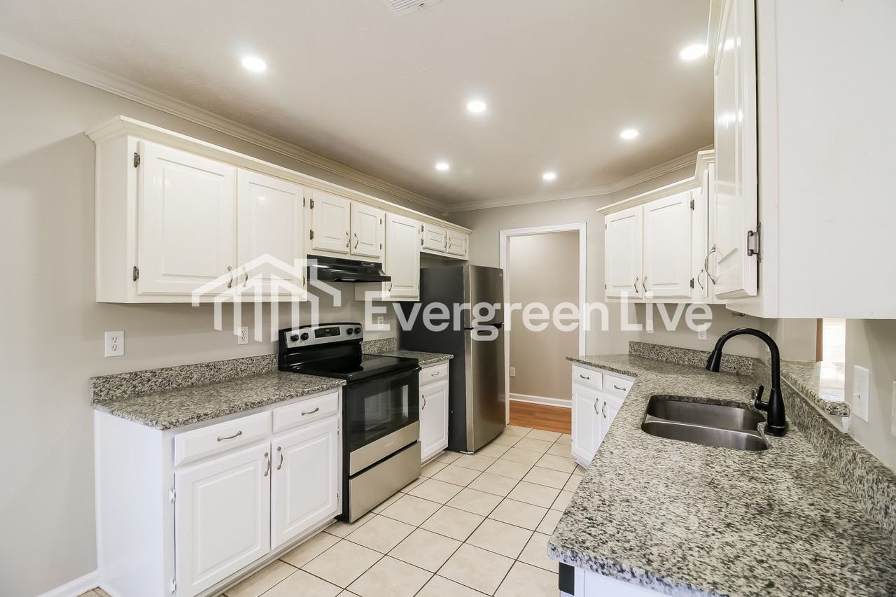 365 Wynbrook Dr - Photo 6 of 15