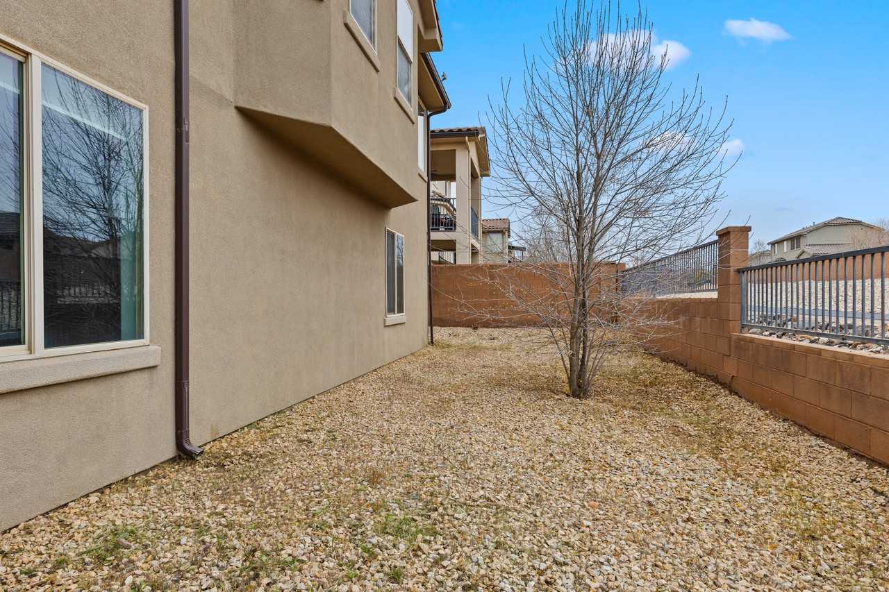 264 E Calgary Dr - Photo 3 of 25