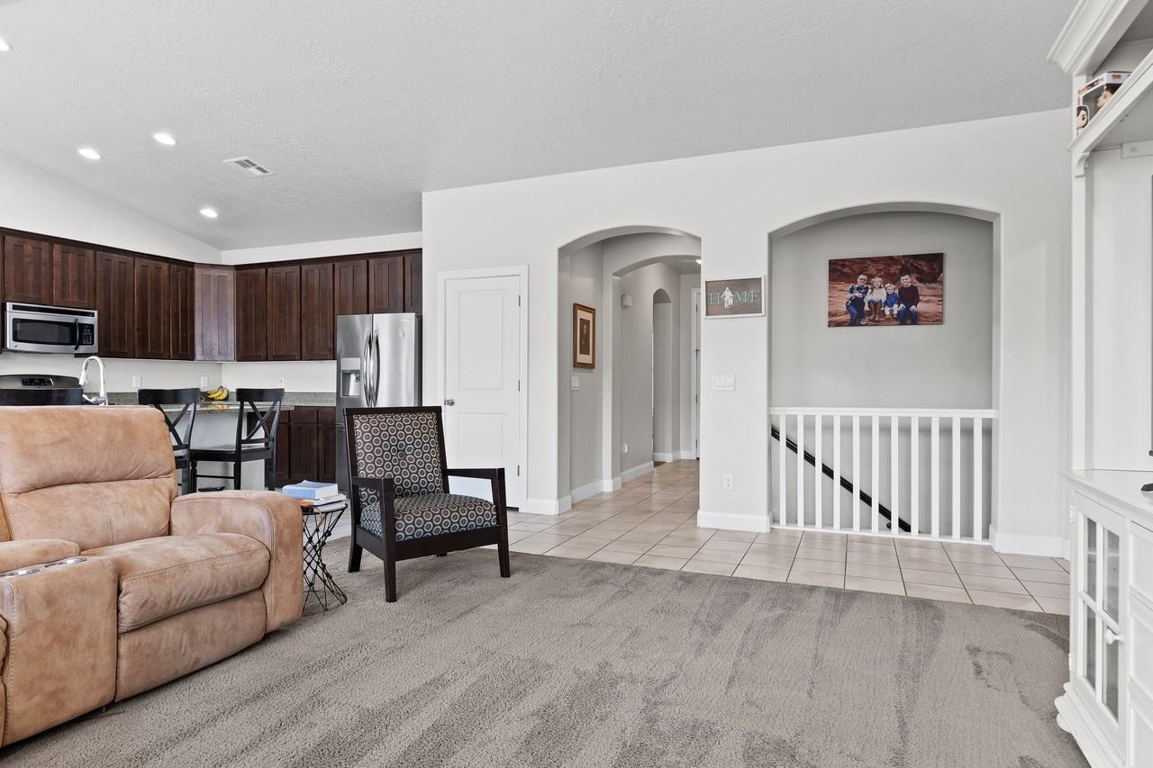 264 E Calgary Dr - Photo 5 of 25