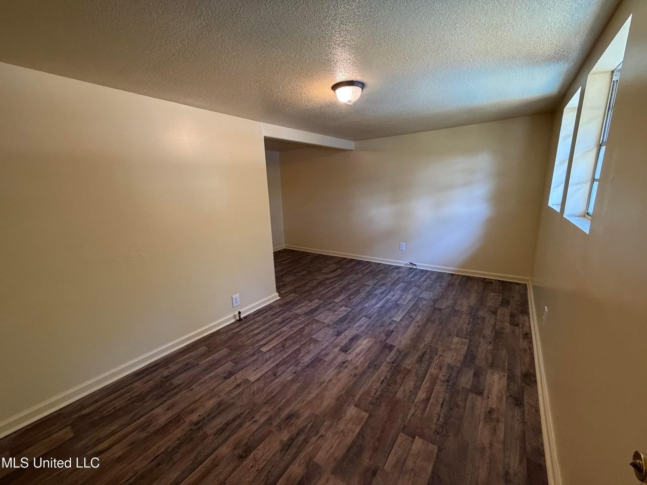 4519 Peach St - Photo 3 of 9