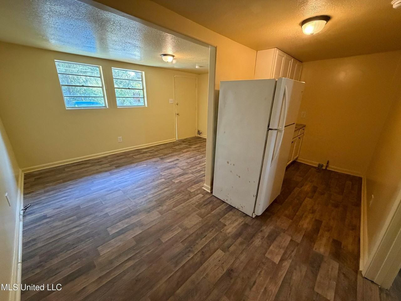 4519 Peach St - Photo 6 of 9