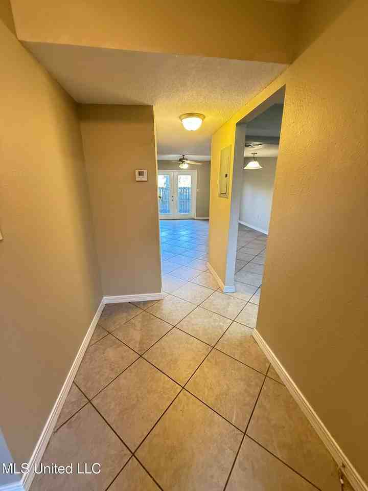 1625 Martin Bluff Road - Photo 4 of 23