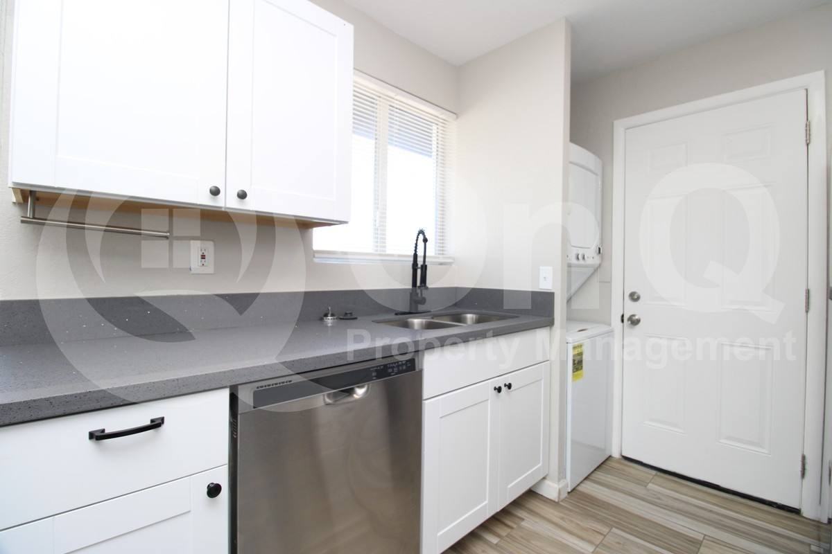 2109 W Hayward Ave #2 - Photo 5 of 10