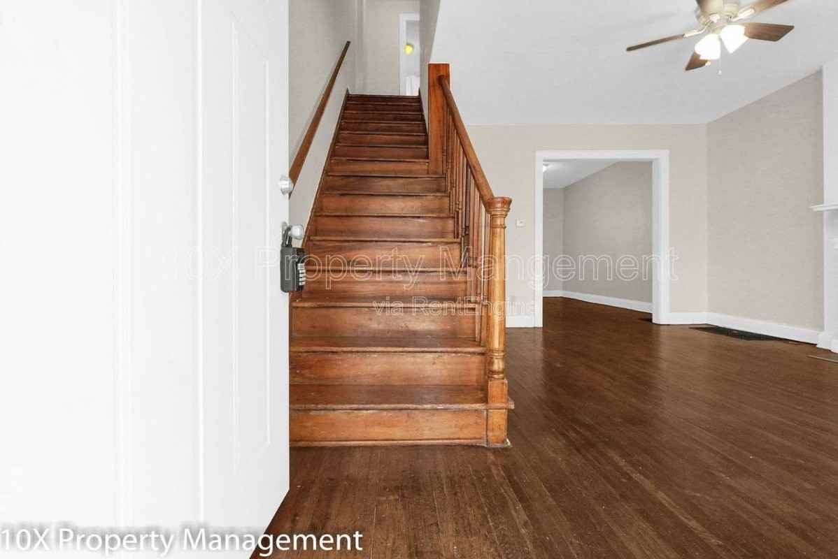 1656 E Sycamore St - Photo 3 of 10