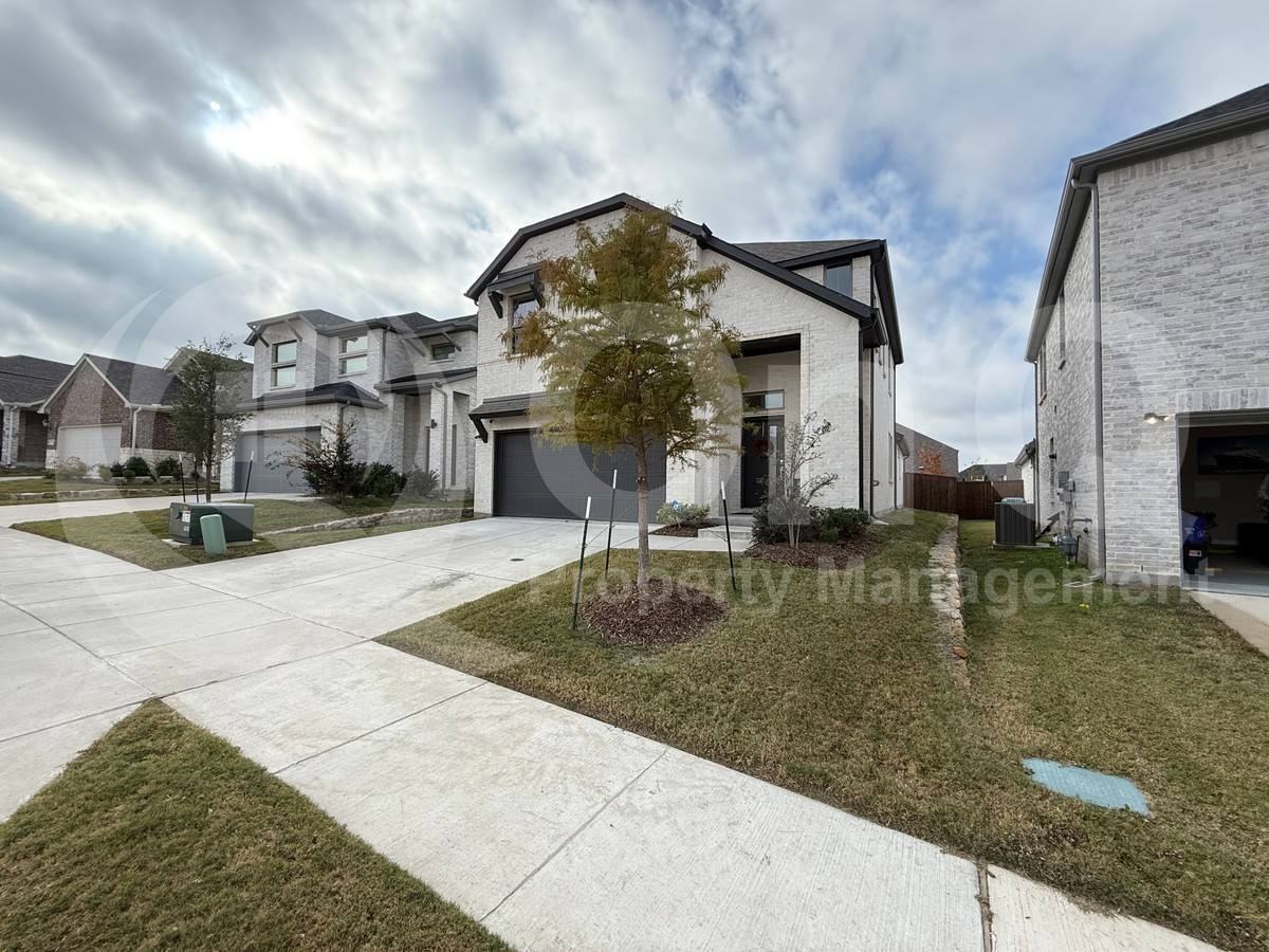 119 Genovese Dr - Photo 2 of 10
