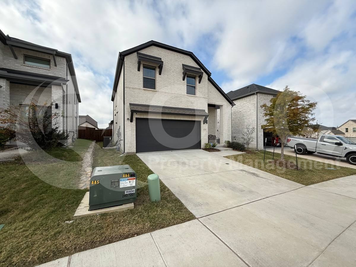 119 Genovese Dr - Photo 3 of 10