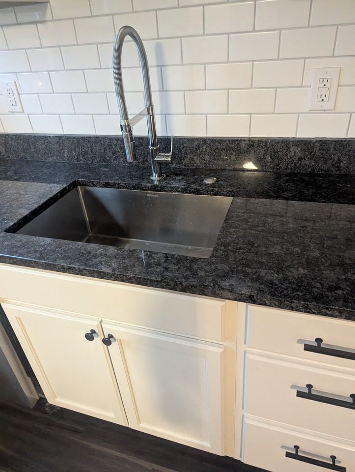 811 E 52nd St - Photo 5 of 11