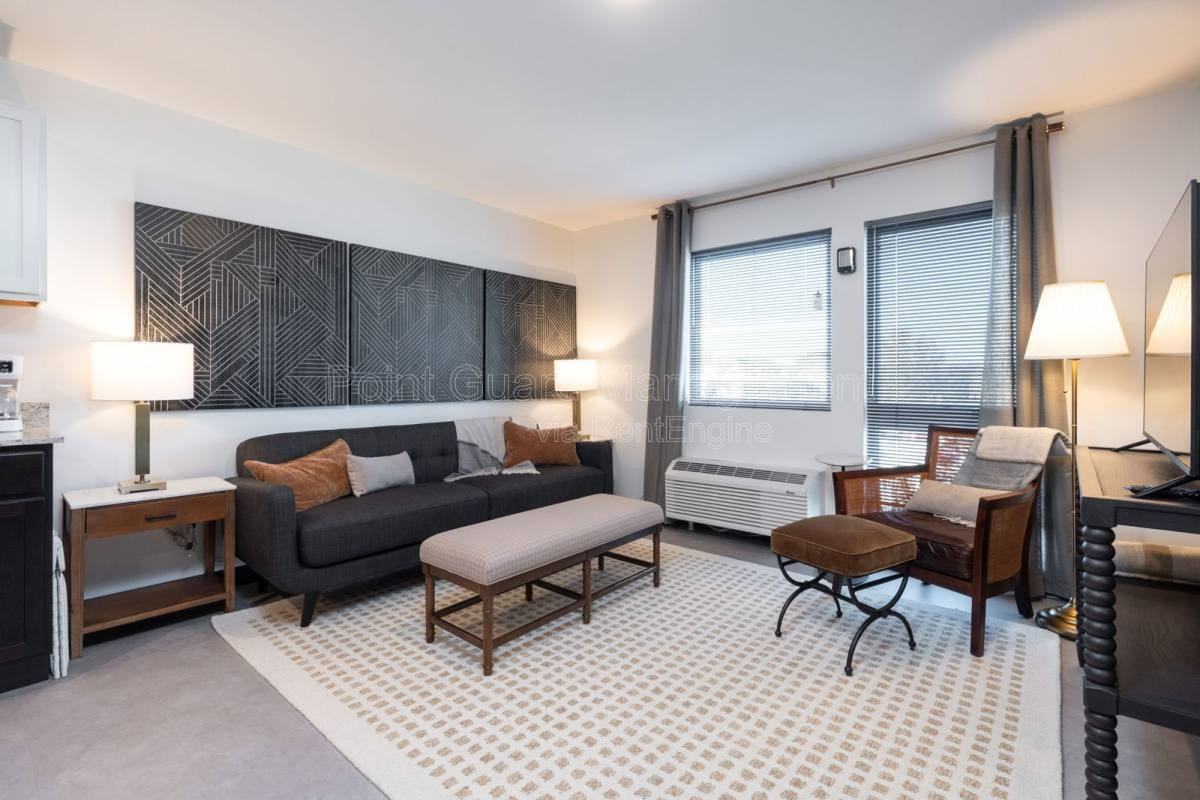 1728 N Fairmount Ave #303 - Photo 4 of 10