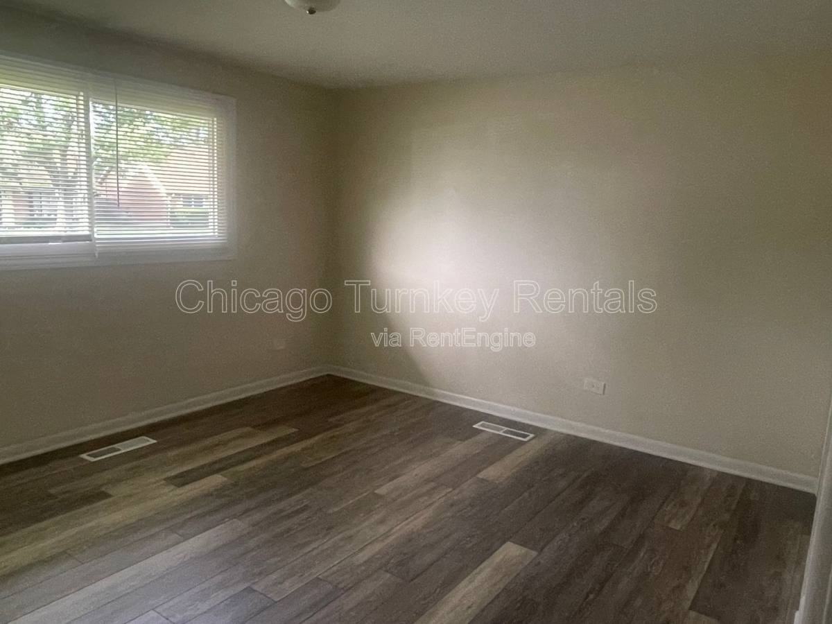 3901 167th Pl - Photo 2 of 10