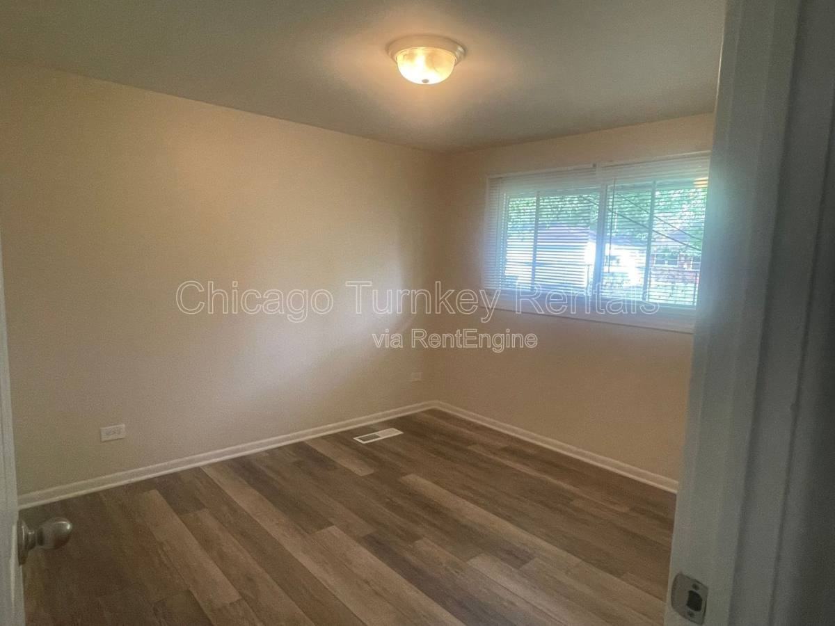 3901 167th Pl - Photo 7 of 10