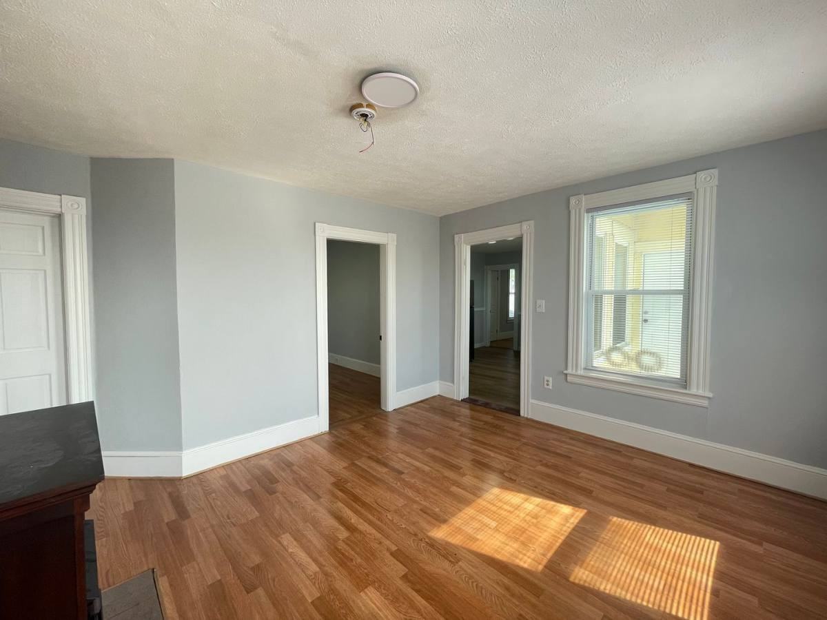 231 Laurel Street #3 - Photo 4 of 10