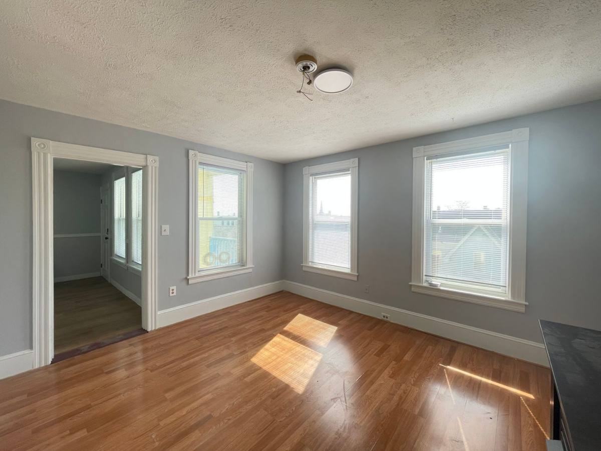 231 Laurel Street #3 - Photo 5 of 10