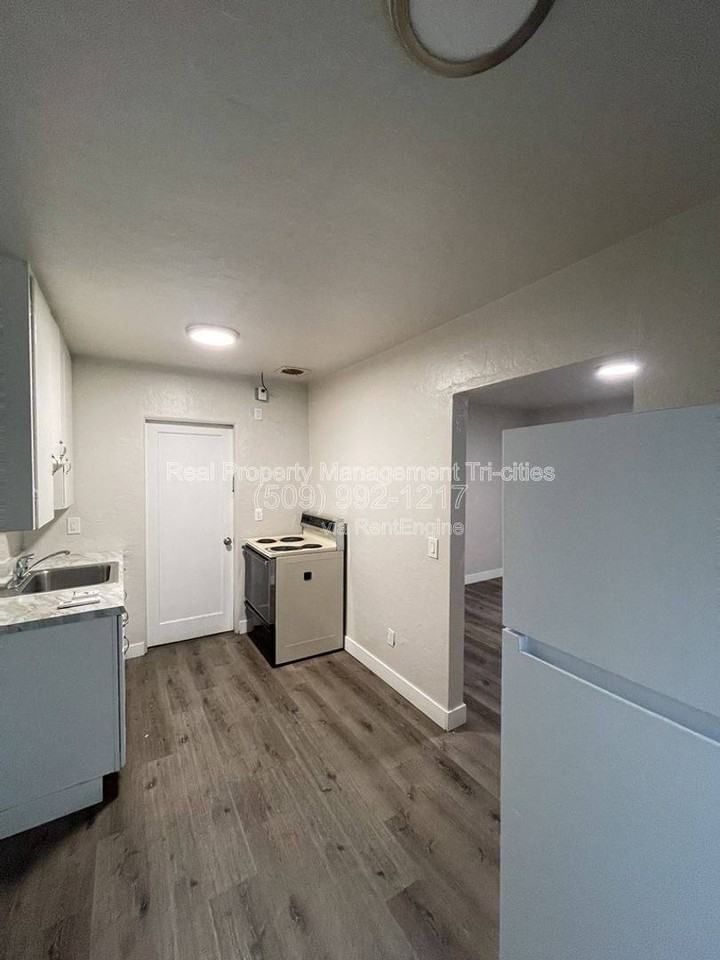 1307 West Shoshone Street #C - Photo 3 of 10