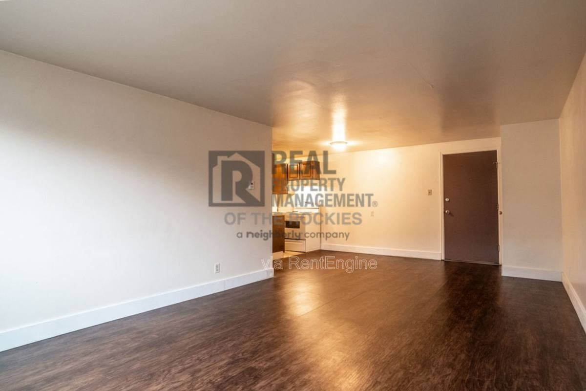 1001 Robertson St #B7 - Photo 4 of 10