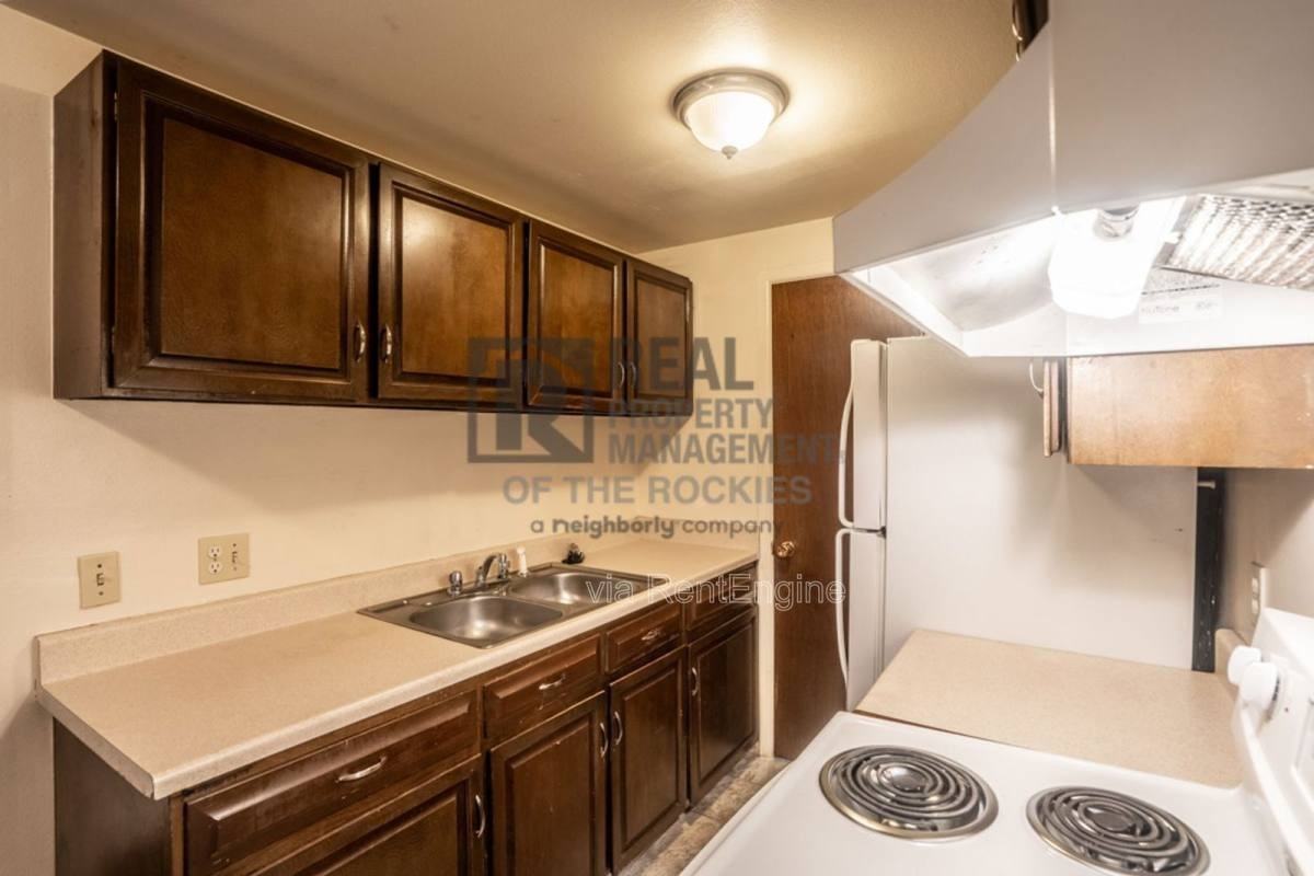 1001 Robertson St #B7 - Photo 6 of 10