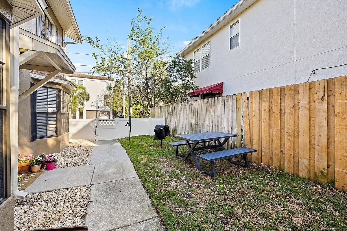 515 South Albany Avenue - Photo 3 of 20