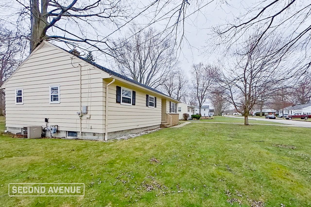2529 W 16th St - Photo 2 of 25