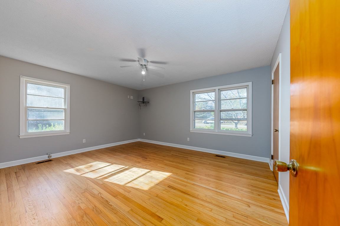 1009 Park Drive - Photo 2 of 28