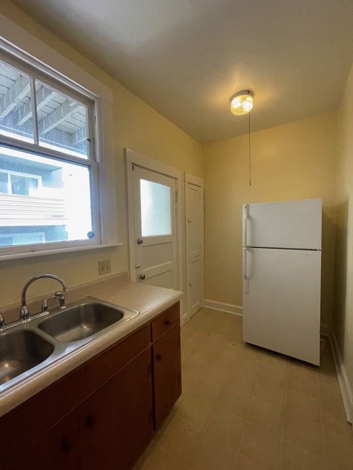 279 Lester Ave #2 - Photo 7 of 22