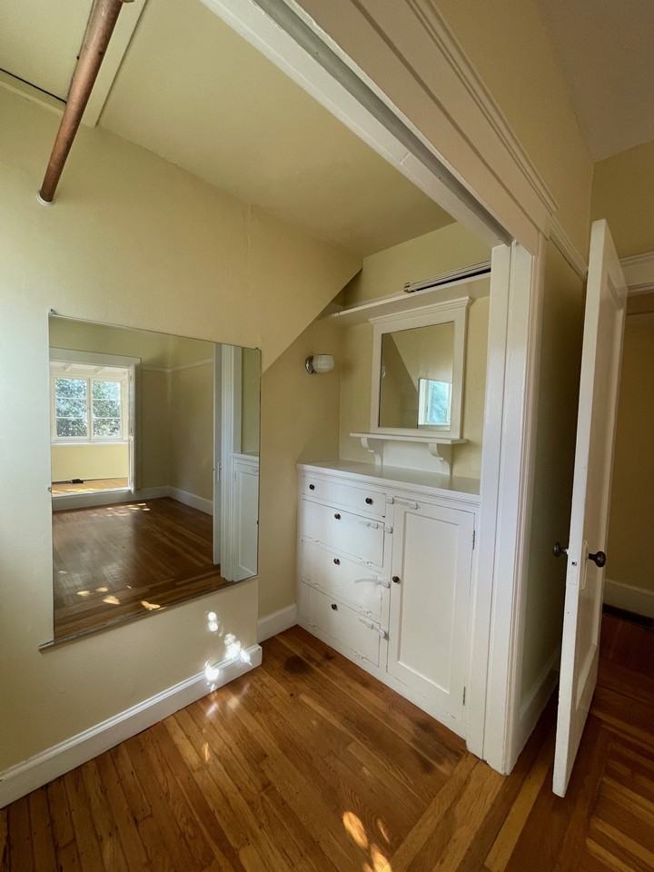 279 Lester Ave #2 - Photo 5 of 22