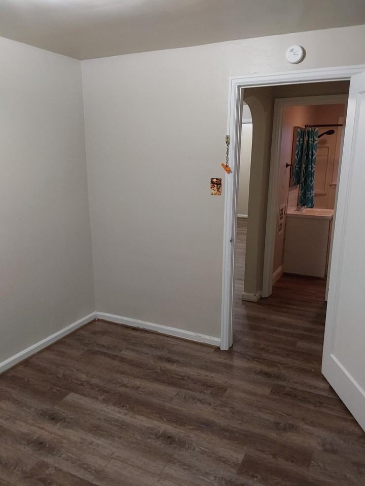 1431 11th St #1-2 - Photo 7 of 20