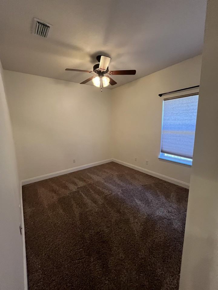 808 Pine Alley St - Photo 2 of 28