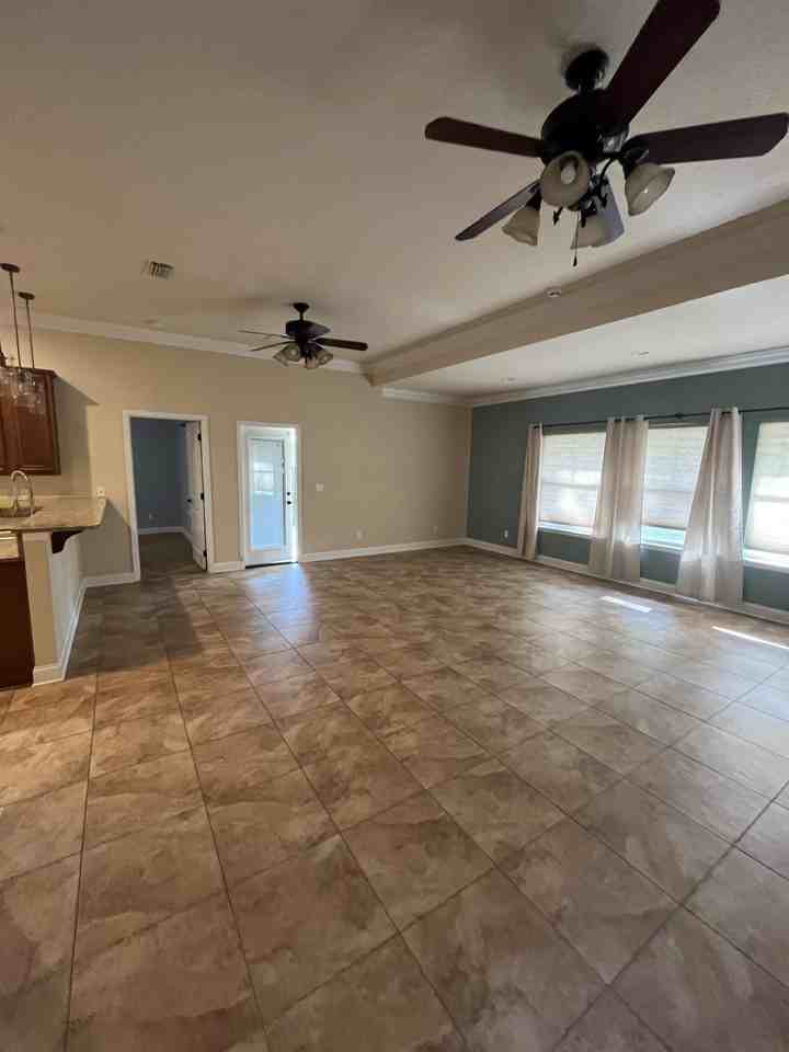 808 Pine Alley St - Photo 3 of 28