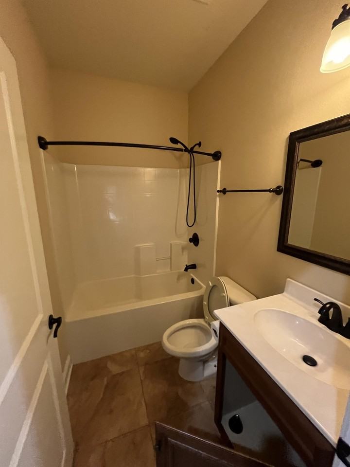 808 Pine Alley St - Photo 4 of 28