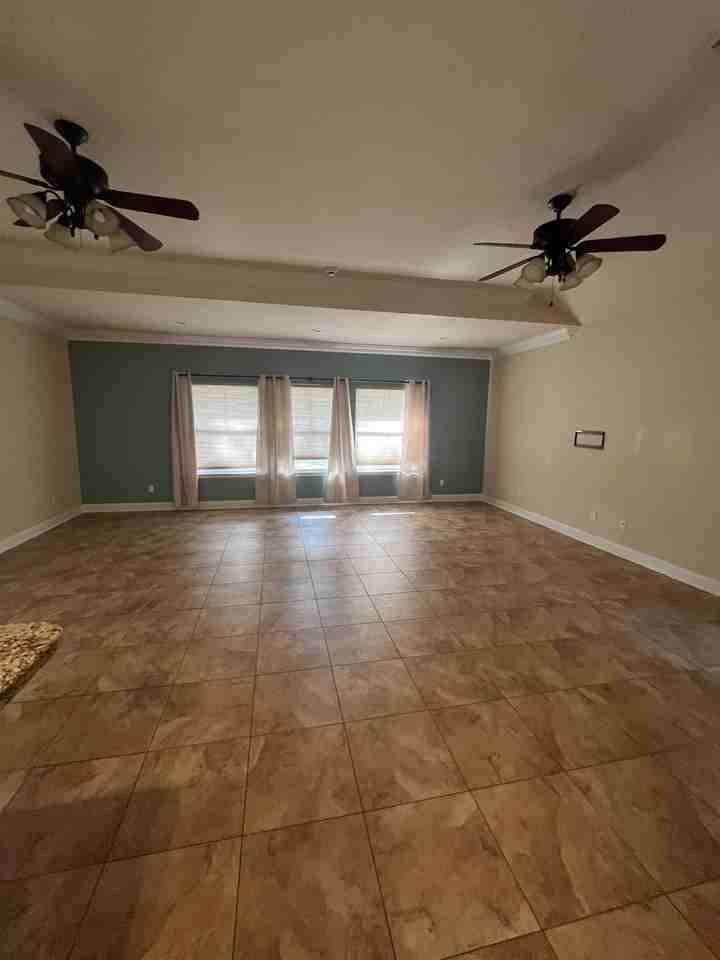 808 Pine Alley St - Photo 6 of 28