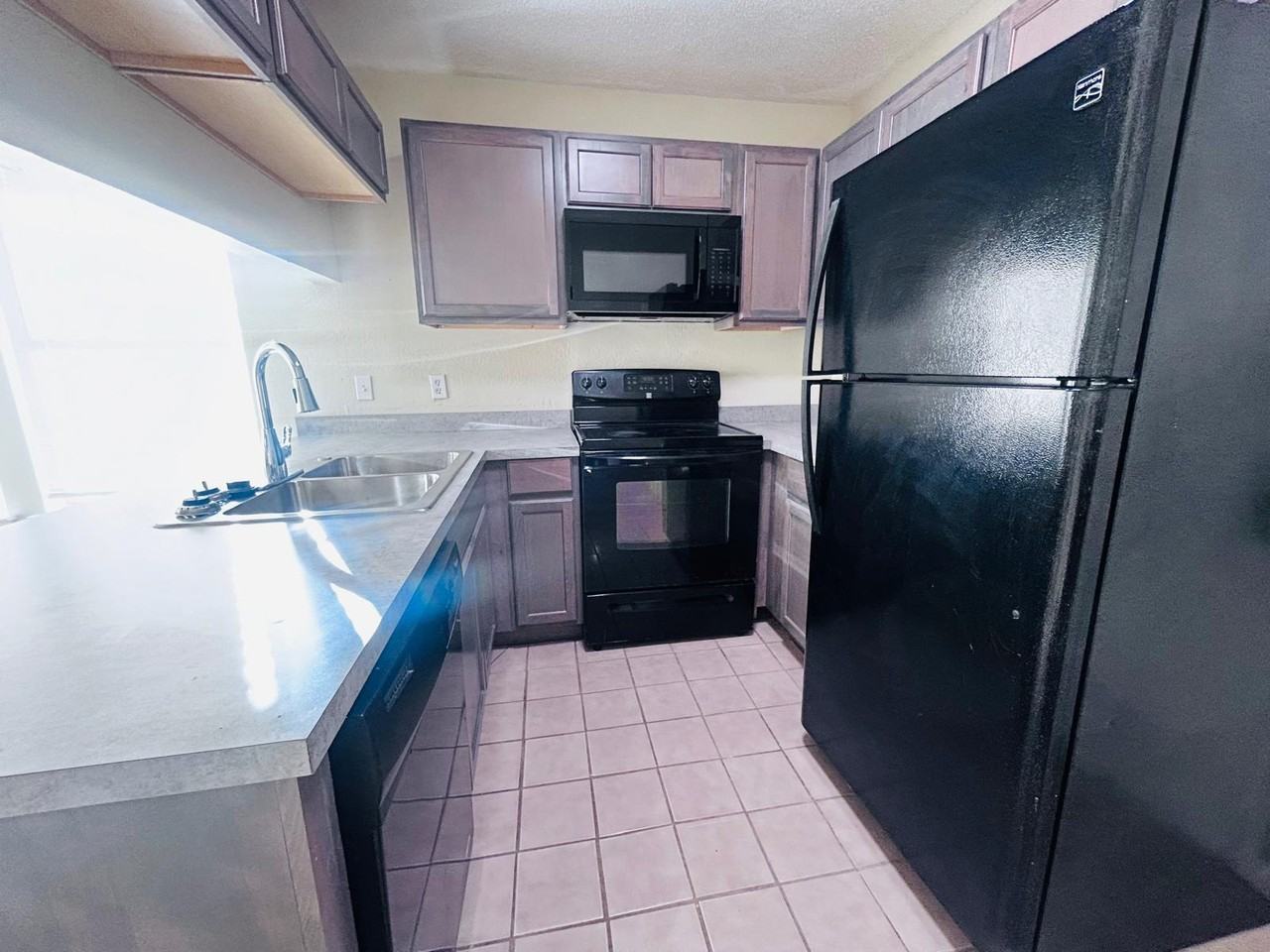 2122 Lazy Ridge Dr - Photo 6 of 26