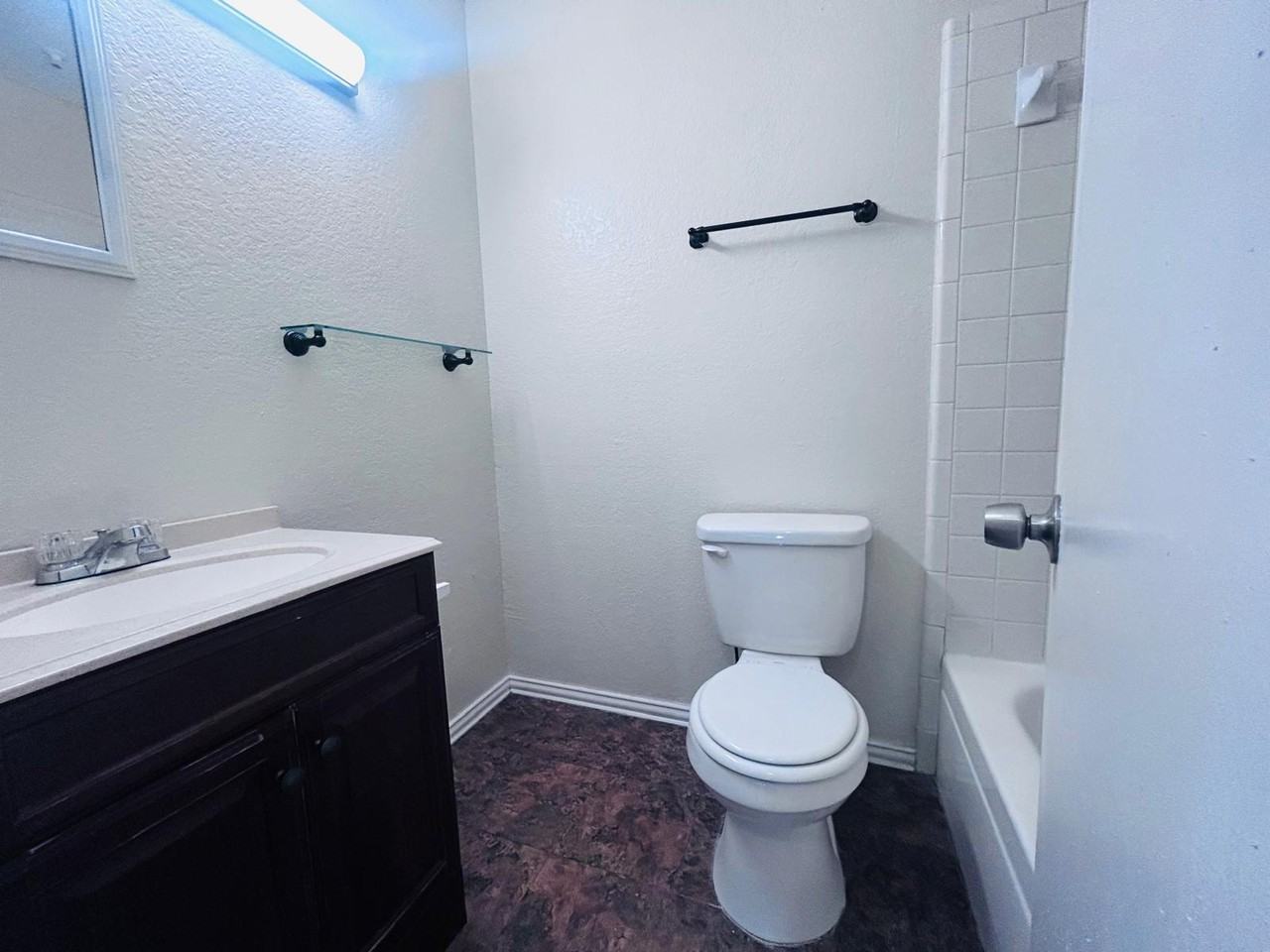 2122 Lazy Ridge Dr - Photo 2 of 26