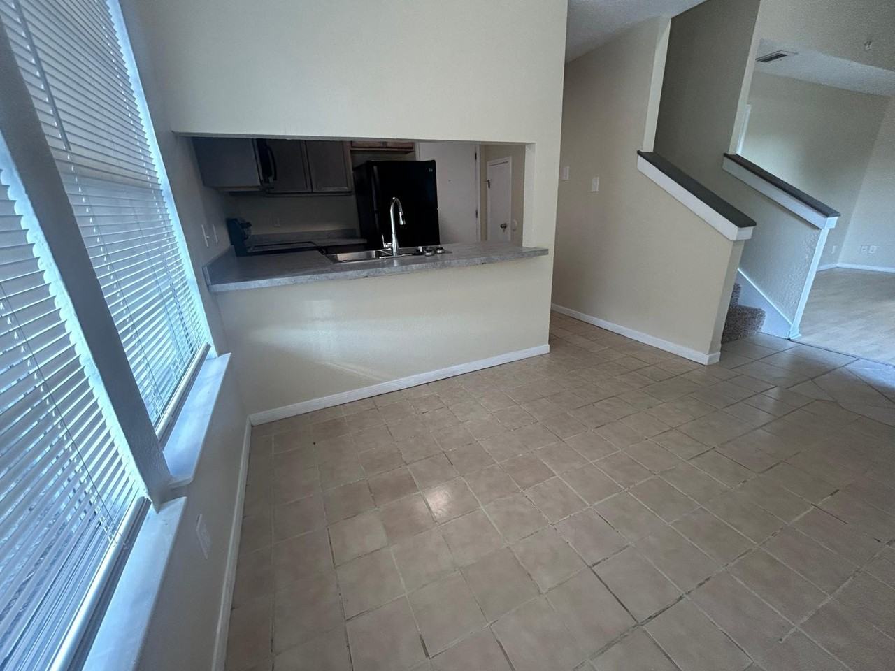 2122 Lazy Ridge Dr - Photo 5 of 26