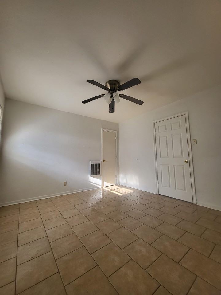 519 53rd St #C - Photo 5 of 6