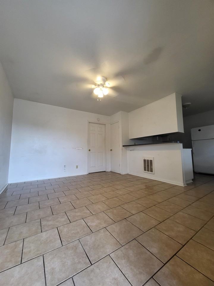 519 53rd St #C - Photo 6 of 6