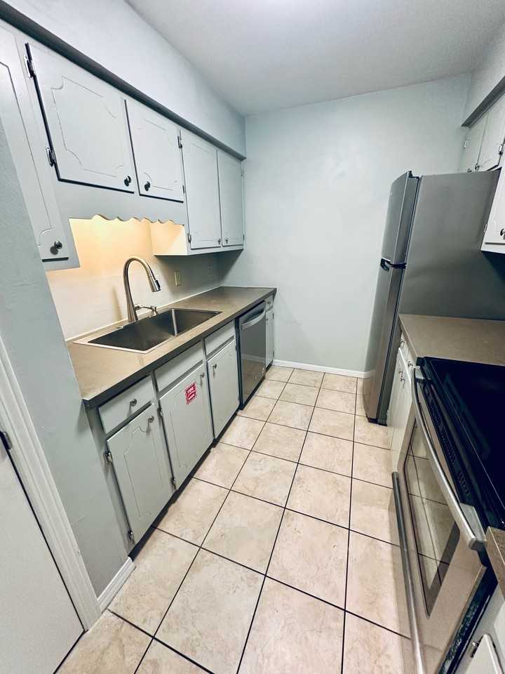 110 5th St #C102 - Photo 7 of 11