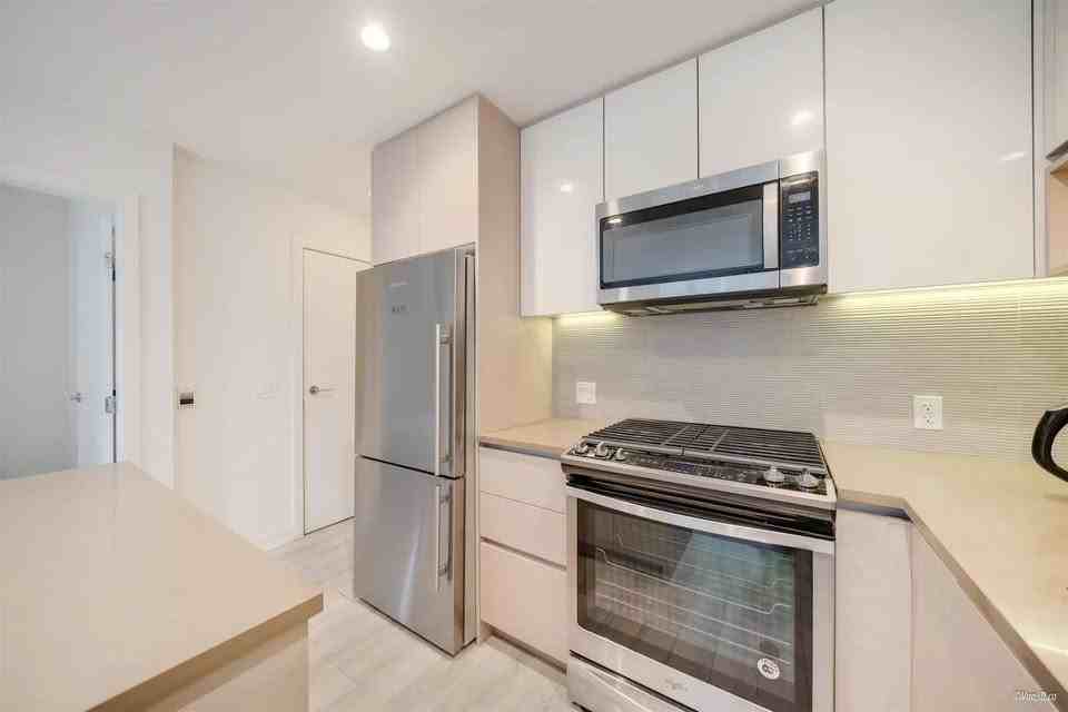 Highland Ct & University Crescent #512A - Photo 4 of 19