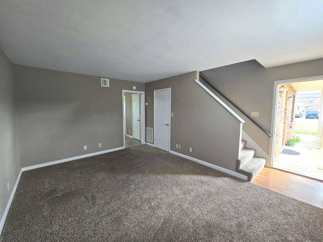 291 Northridge Dr Apt 3 - Photo 3 of 13