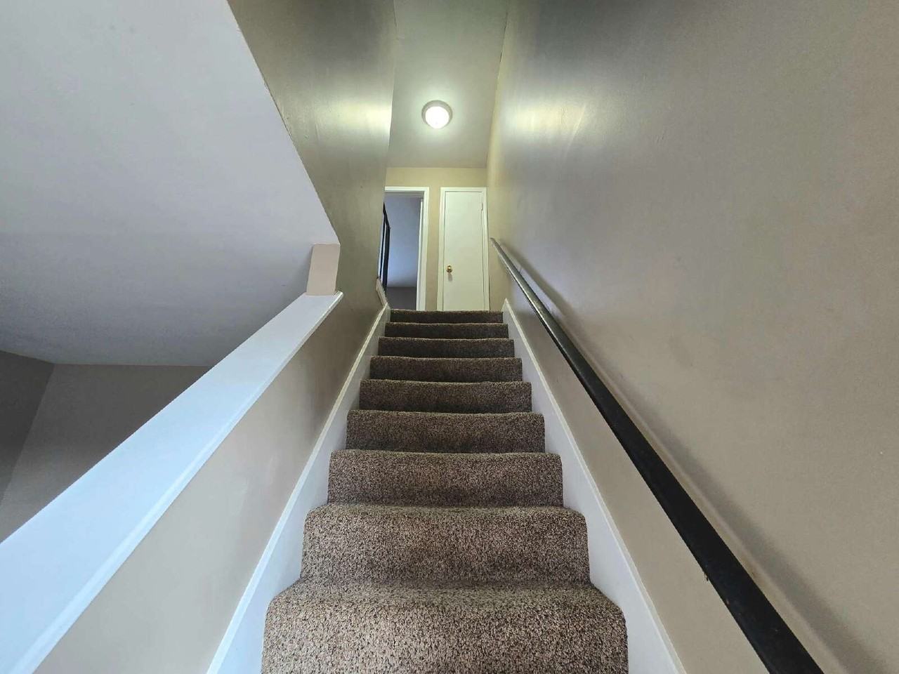 291 Northridge Dr Apt 3 - Photo 7 of 13