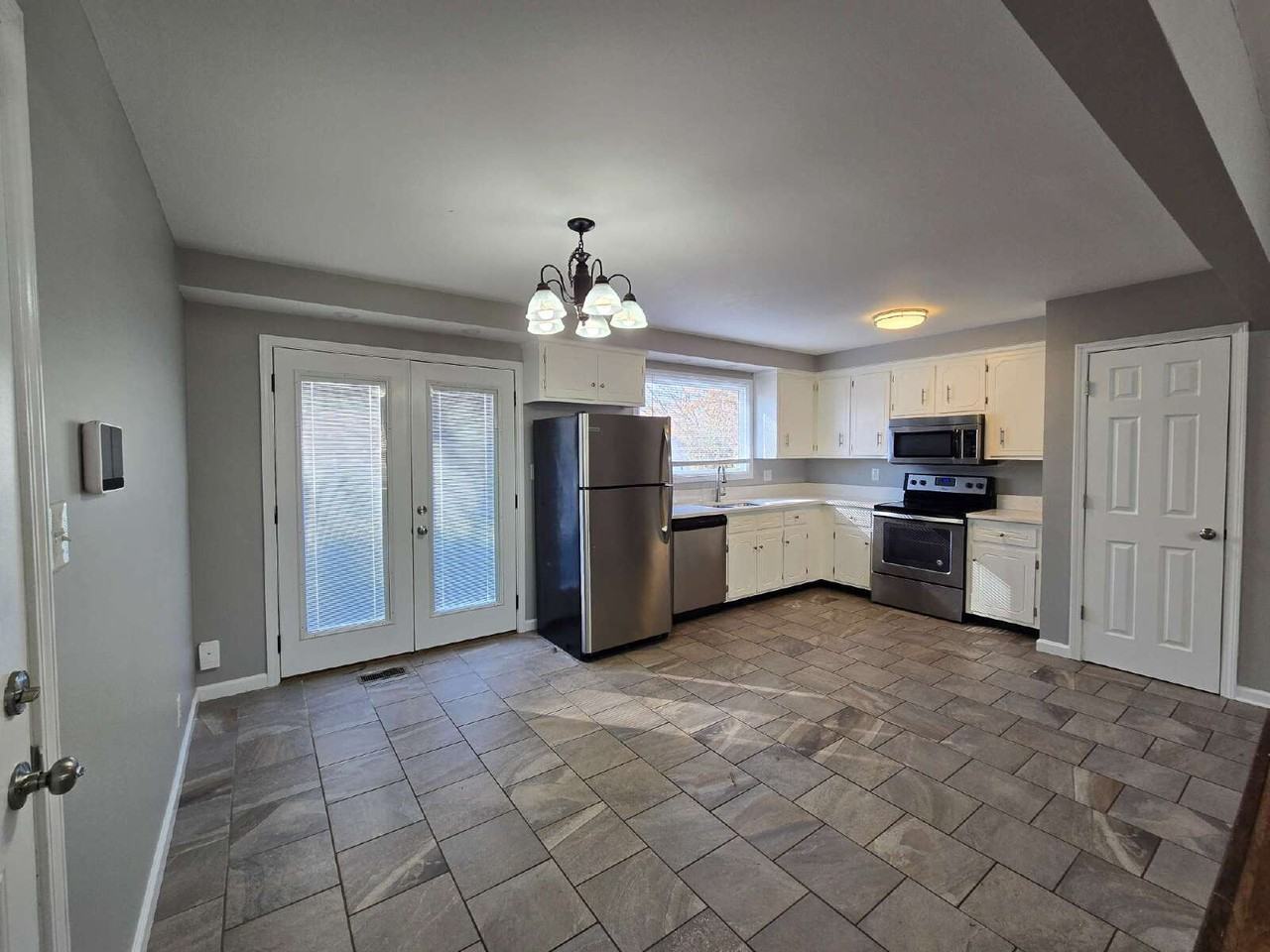 710 Pembrook Pl - Photo 4 of 16