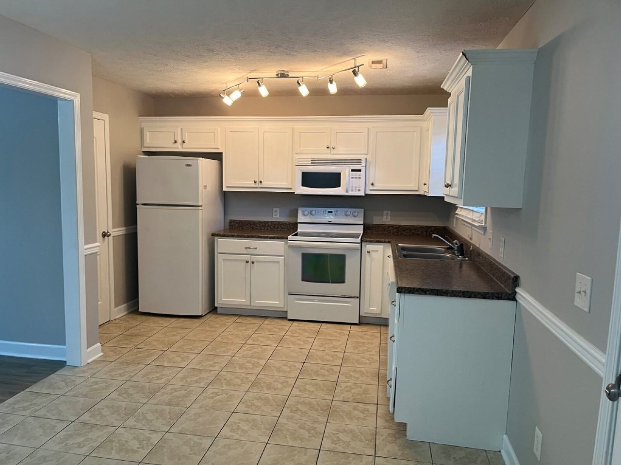 3241 Hardwood Dr - Photo 5 of 28