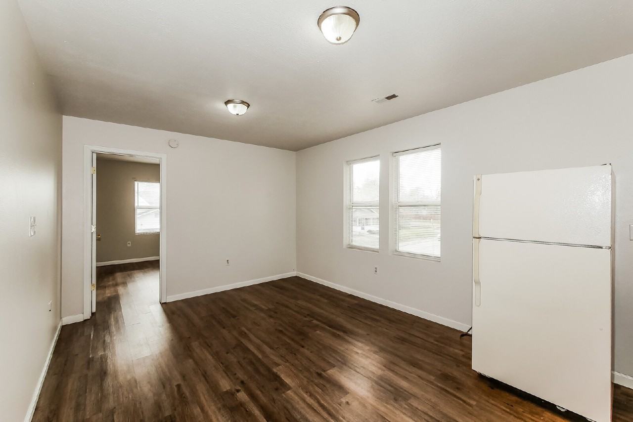 3014 West 10th Street - Photo 2 of 17